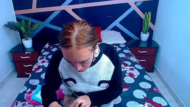 Snapshot of SofiaWet23 chatting on 09/18/25, 01:13 SofiaWet23 online show from 09/18/25, 01:13