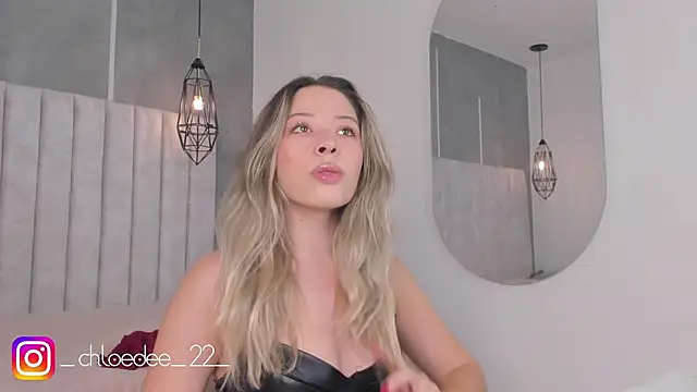 Snapshot of chloe_d chatting on 02/03/25, 11:09 chloe d online show from 02/03/25, 11:09