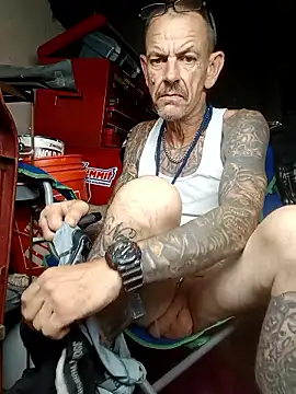 Snapshot of deepstroker42071 chatting on 10/11/25, 11:42 deepstroker42071 online show from 10/11/25, 11:42