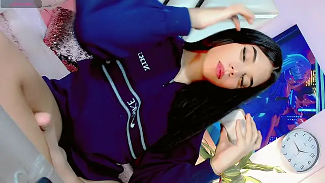 Hannahsmit online show from 12/29/24, 05:21