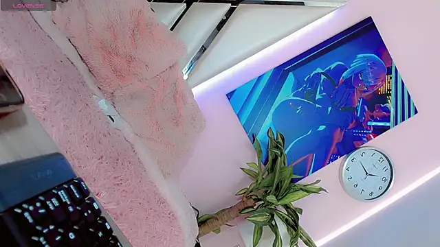 Hannahsmit online show from 01/12/25, 10:12