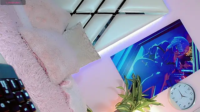 Hannahsmit online show from 01/18/25, 12:57