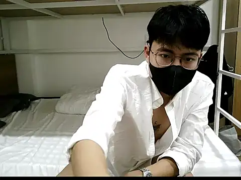 Gwencloudy online show from 12/22/25, 04:09