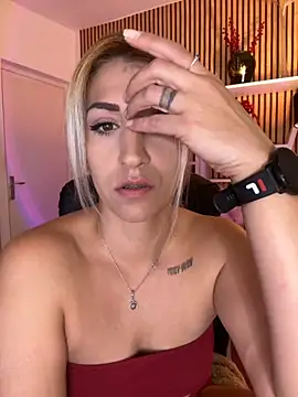 Snapshot of sofiah_ chatting on 12/01/25, 04:23 sofiah online show from 12/01/25, 04:23