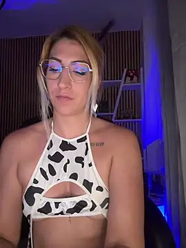 sofiah  online show from 04/18/26, 08:09