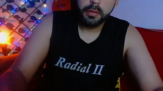 Snapshot of geeklatin88 chatting on 11/05/25, 10:48 geeklatin88 online show from 11/05/25, 10:48