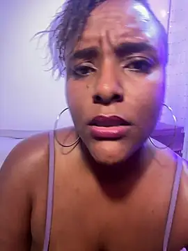 Snapshot of DianaBrownXX chatting on 07/18/26, 12:48 DianaBrownXX online show from 07/18/26, 12:48