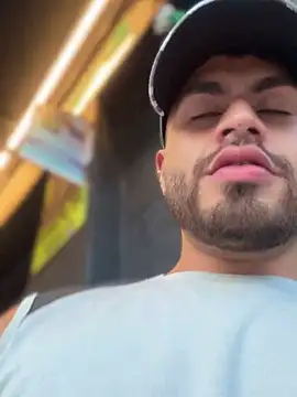 Snapshot of Juan_Castano chatting on 01/19/25, 10:39 Juan Castano online show from 01/19/25, 10:39