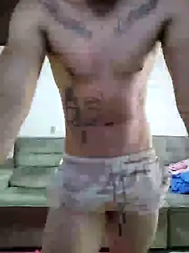 Snapshot of misteriosode23 chatting on 12/15/24, 01:22 misteriosode23 online show from 12/15/24, 01:22