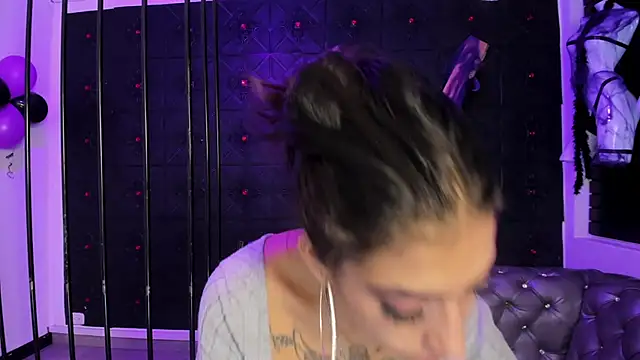 Snapshot of TeennNaugthy18 chatting on 10/26/25, 03:07 TeennNaugthy18 online show from 10/26/25, 03:07