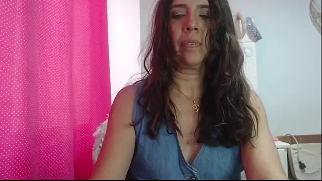 Snapshot of Victoria_meester chatting on 01/10/25, 05:45 Victoria meester online show from 01/10/25, 05:45