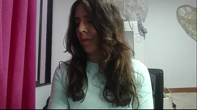 Snapshot of Victoria_meester chatting on 02/02/25, 10:39 Victoria meester online show from 02/02/25, 10:39