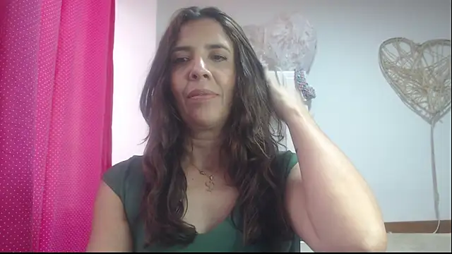 Snapshot of Victoria_meester chatting on 02/04/25, 09:10 Victoria meester online show from 02/04/25, 09:10