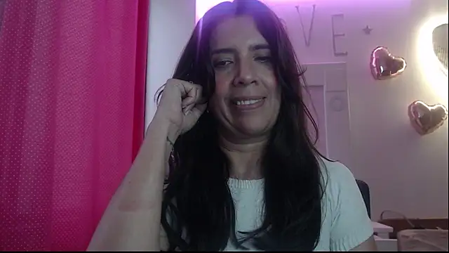 Snapshot of Victoria_meester chatting on 02/25/25, 08:30 Victoria meester online show from 02/25/25, 08:30