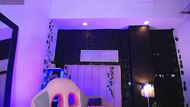 Snapshot of helen_bunnnyx chatting on 02/13/25, 08:48 helen bunnnyx online show from 02/13/25, 08:48