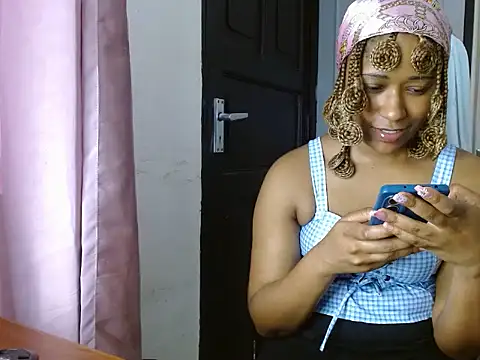 Snapshot of savage_laura chatting on 07/31/26, 01:10 savage laura online show from 07/31/26, 01:10