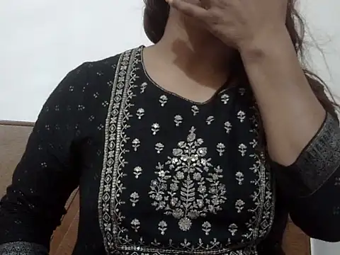 shekira99 online show from 10/05/25, 07:34