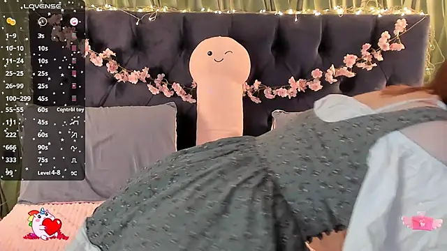 Snapshot of AliceLanley chatting on 11/18/25, 11:25 AliceLanley online show from 11/18/25, 11:25