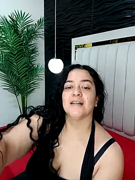 lucia vonne  online show from 02/26/25, 12:25