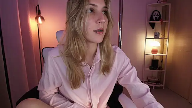 Snapshot of Dakotaa_ chatting on 12/23/25, 03:15 Dakotaa online show from 12/23/25, 03:15