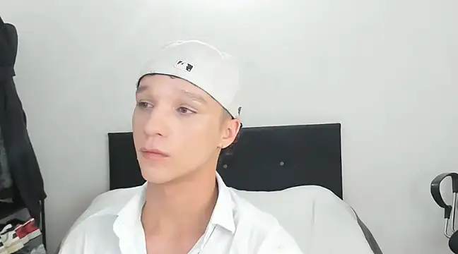 Snapshot of angelcortes chatting on 12/24/24, 10:55 angelcortes online show from 12/24/24, 10:55