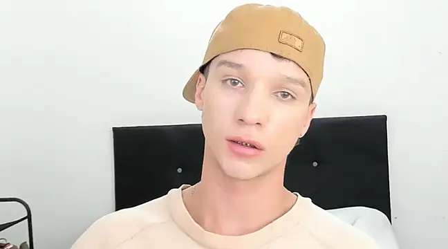 Snapshot of angelcortes chatting on 12/26/24, 02:05 angelcortes online show from 12/26/24, 02:05