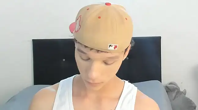 Snapshot of angelcortes chatting on 02/02/25, 12:02 angelcortes online show from 02/02/25, 12:02