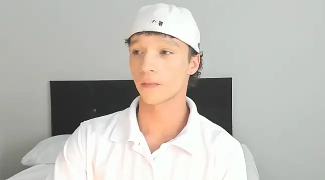 Snapshot of angelcortes chatting on 02/28/25, 05:15 angelcortes online show from 02/28/25, 05:15