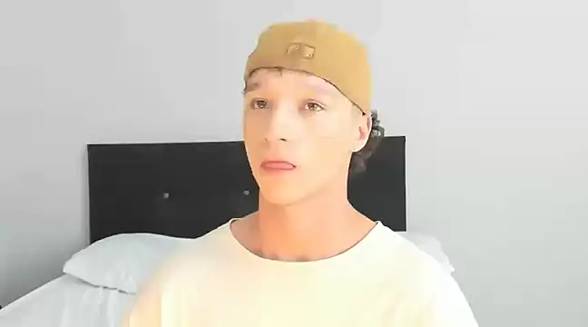 Snapshot of angelcortes chatting on 03/01/25, 10:53 angelcortes online show from 03/01/25, 10:53