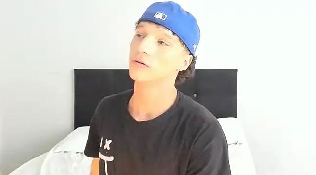 Snapshot of angelcortes chatting on 03/11/25, 09:15 angelcortes online show from 03/11/25, 09:15