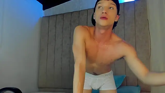 Snapshot of angelcortes chatting on 11/08/25, 08:29 angelcortes online show from 11/08/25, 08:29