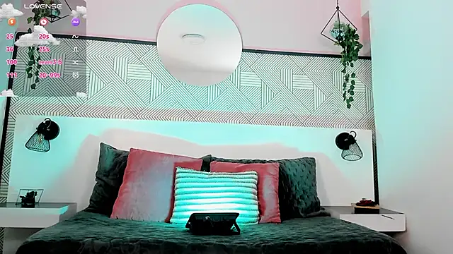 CoralineRicce  online show from 12/17/24, 10:43