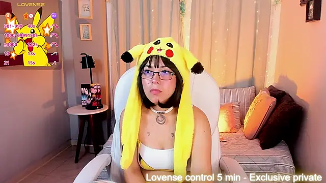 CoralineRicce  online show from 02/06/25, 05:14