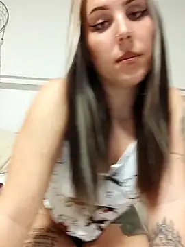 Snapshot of Provocunt chatting on 09/19/25, 04:07 Provocunt online show from 09/19/25, 04:07