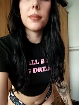 Snapshot of Provocunt chatting on 11/19/25, 12:27 Provocunt online show from 11/19/25, 12:27