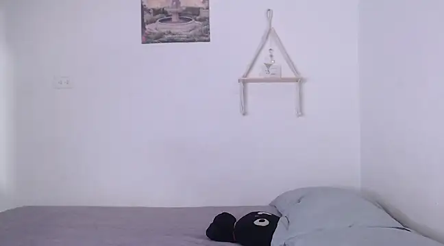 yungelitamor  online show from 02/06/25, 05:03