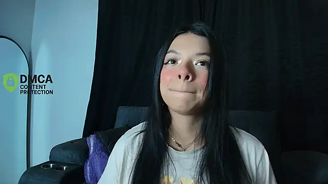 yungelitamor  online show from 06/07/26, 05:00
