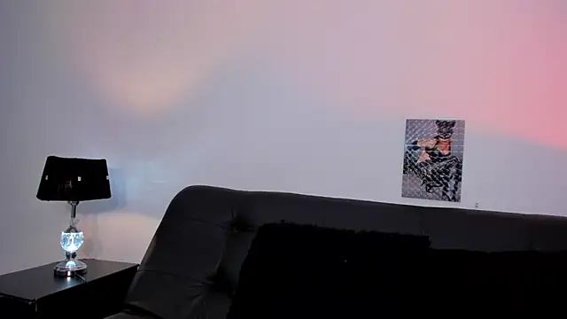 xhenisa  online show from 02/01/25, 11:16