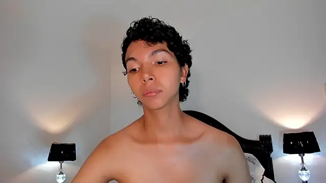 xhenisa  online show from 03/10/25, 08:34