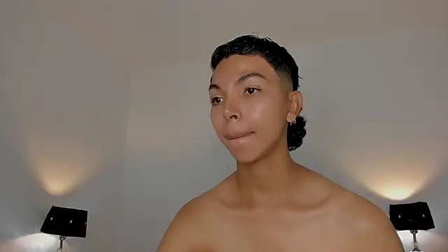 xhenisa  online show from 01/11/26, 04:56