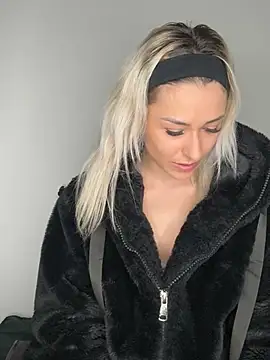 petrouchkaaa  online show from 01/12/25, 09:08