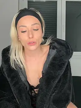 petrouchkaaa  online show from 02/02/25, 09:02