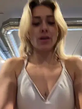 petrouchkaaa  online show from 03/07/25, 09:18