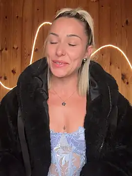 petrouchkaaa  online show from 04/16/26, 09:39