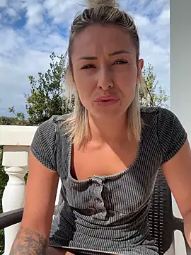 petrouchkaaa  online show from 04/23/26, 08:24