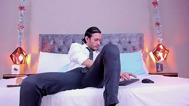 jeanpiere  online show from 12/19/24, 04:02