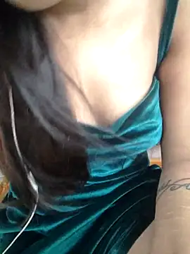 Snapshot of Roshni_98 chatting on 02/23/25, 05:34 Roshni 98 online show from 02/23/25, 05:34