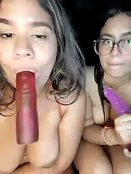 Snapshot of LarissaGaby01 chatting on 02/08/25, 03:19 LarissaGaby01 online show from 02/08/25, 03:19