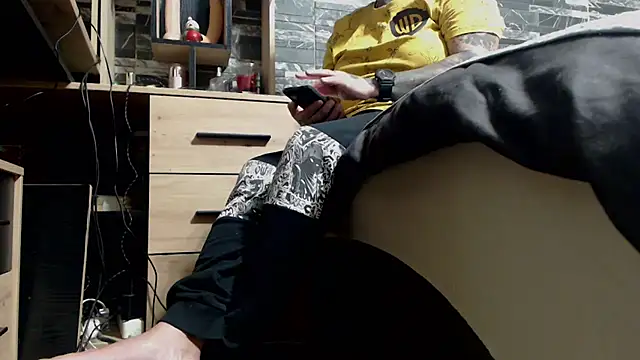 Snapshot of Mistress_Miry chatting on 12/10/24, 02:28 Mistress Miry online show from 12/10/24, 02:28