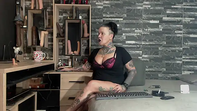 Snapshot of Mistress_Miry chatting on 01/18/25, 12:13 Mistress Miry online show from 01/18/25, 12:13